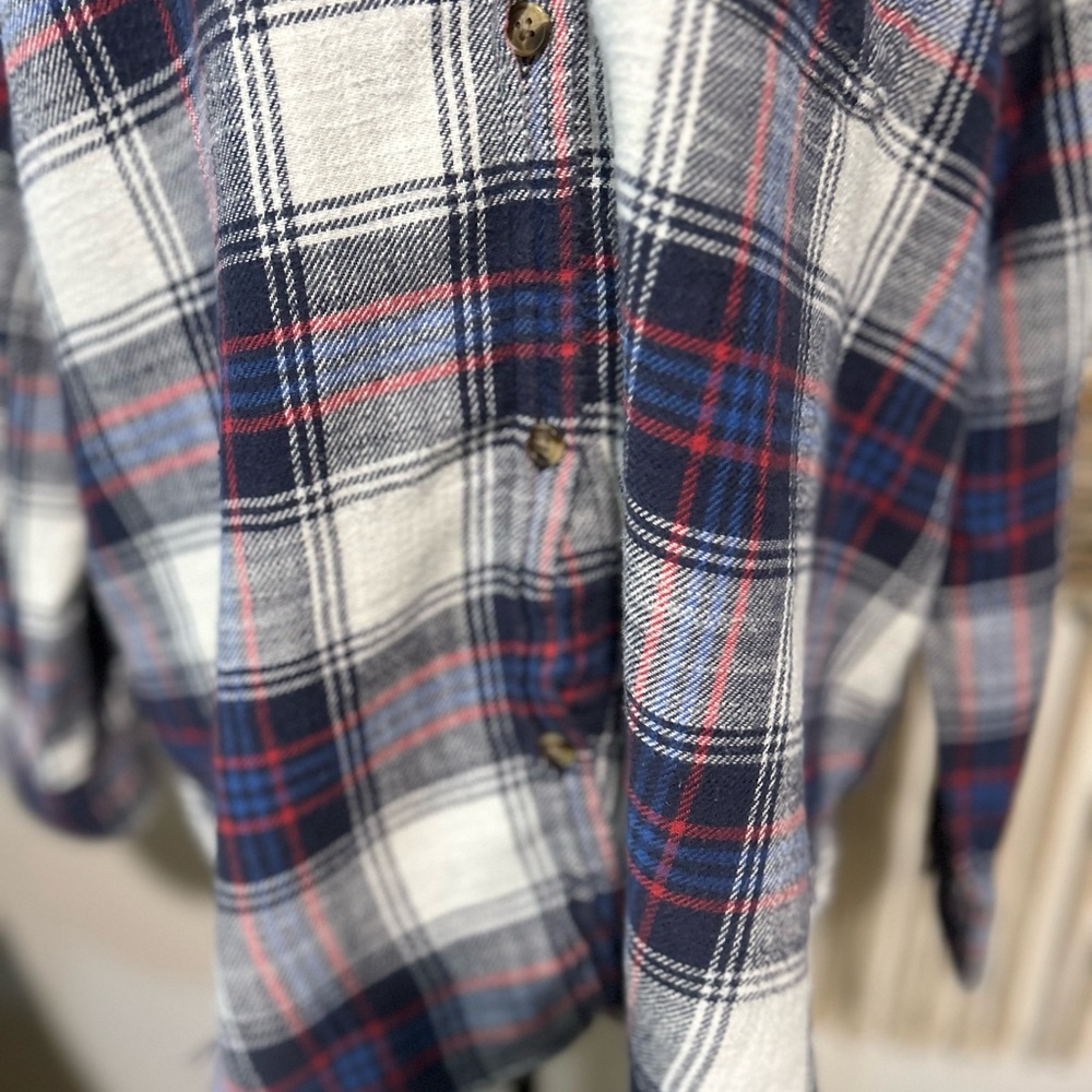 American Eagle Oversized Fit Distressed Button Down Flannel - Picture 4 of 11